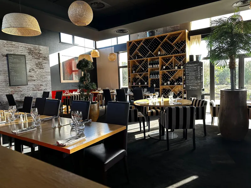 Salle du restaurant Ô Midi Vin à Sainte-Luce-sur-Loire